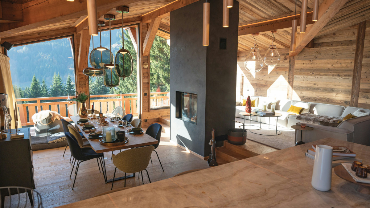beau logement de vacances luxueux avec vue sur la nature environnante
